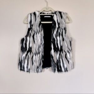 NWT T Tahari Faux Fur Vest